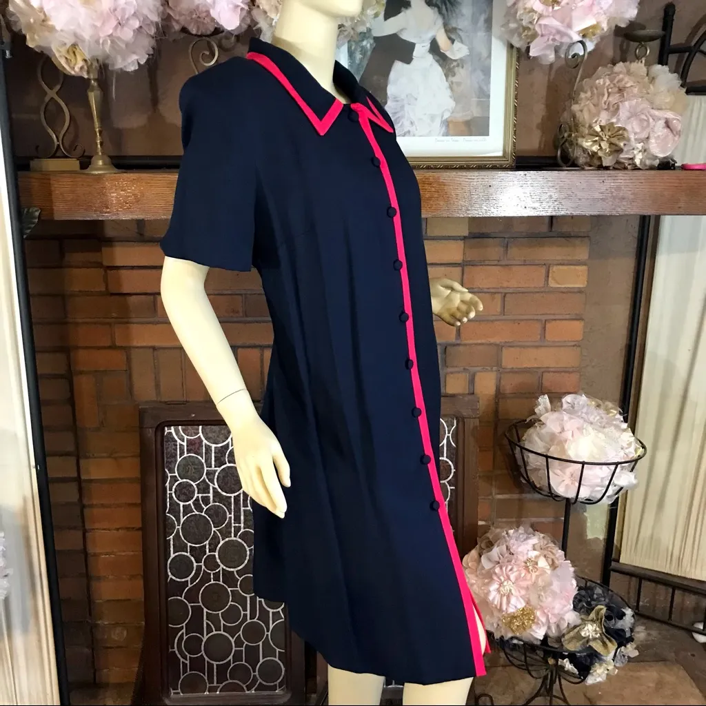 DANI MAX VINTAGE 1990S NAVY BLUE WITH PINK ACCENT SHORT SLEEVE SHIFT DRESS (18P) - Image 4
