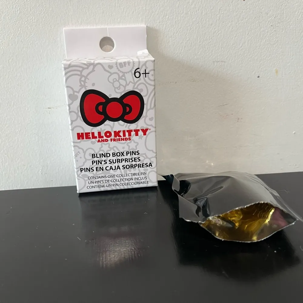 Loungefly Sanrio Hello Kitty And Friends Carnival Twin Stars Enamel Pin - Image 4