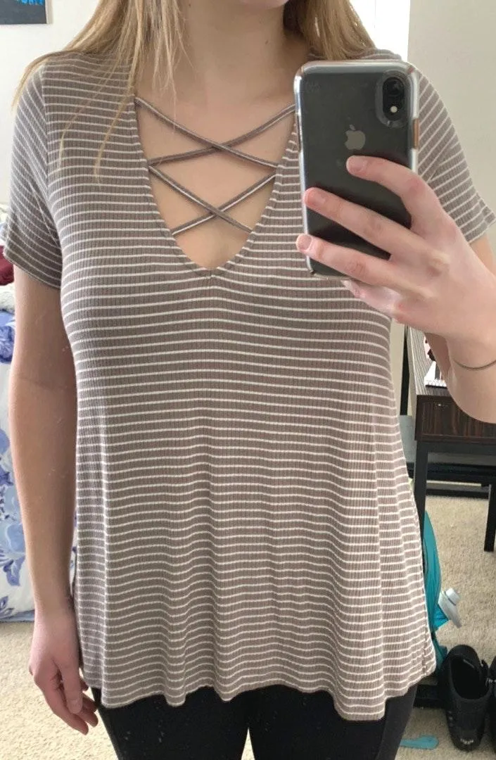 Francesca's Striped T-Shirt With Cutout - Image 2