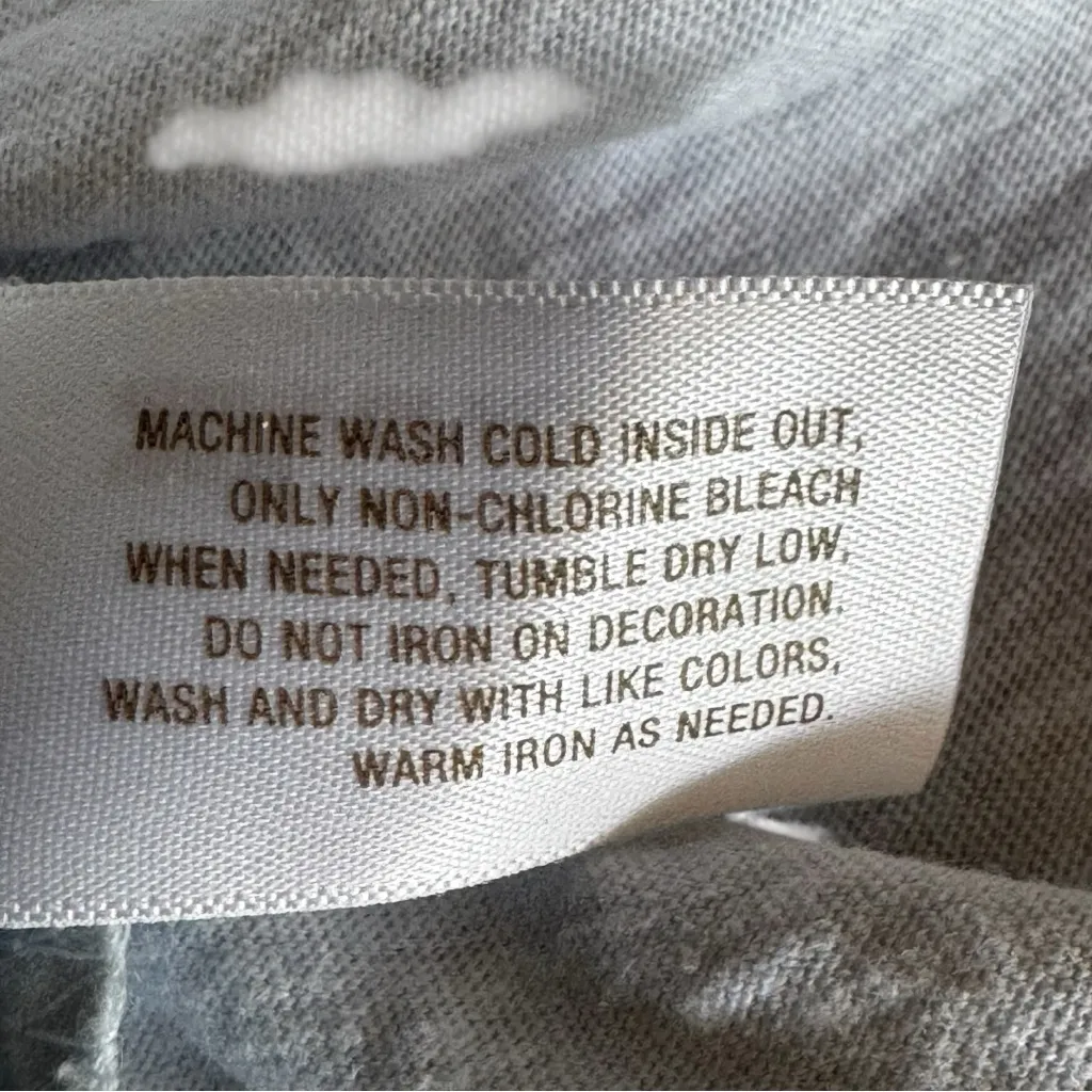 Old Navy Women’s Hello Kitty Tropical Graphic T-Shirt Sz M - Image 4