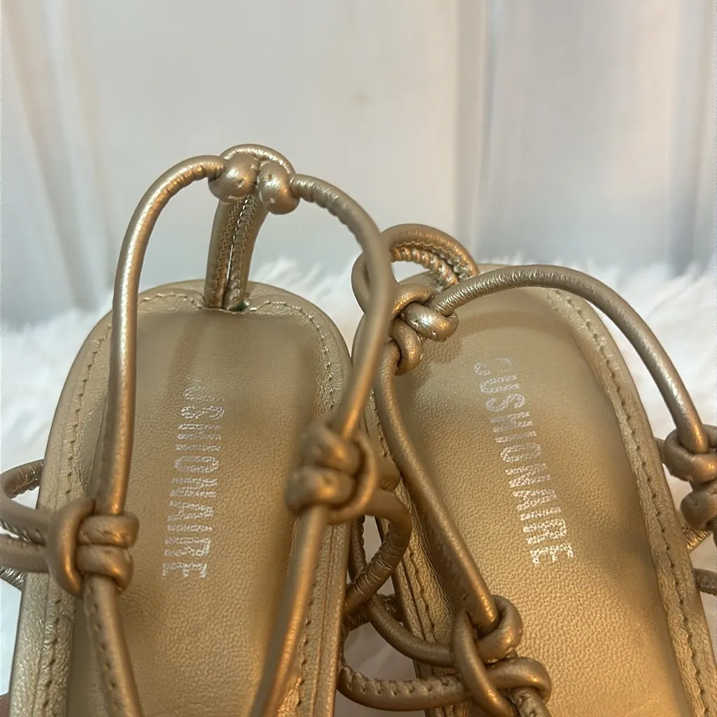 Cushionaire "Champagne" Heels - Image 4