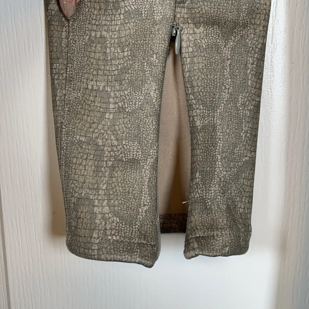 ANTHROPOLOGIE Snake Print Pull Up Ankle Zipper Greige Pants Size 28 EUC #0515-OC - Image 4
