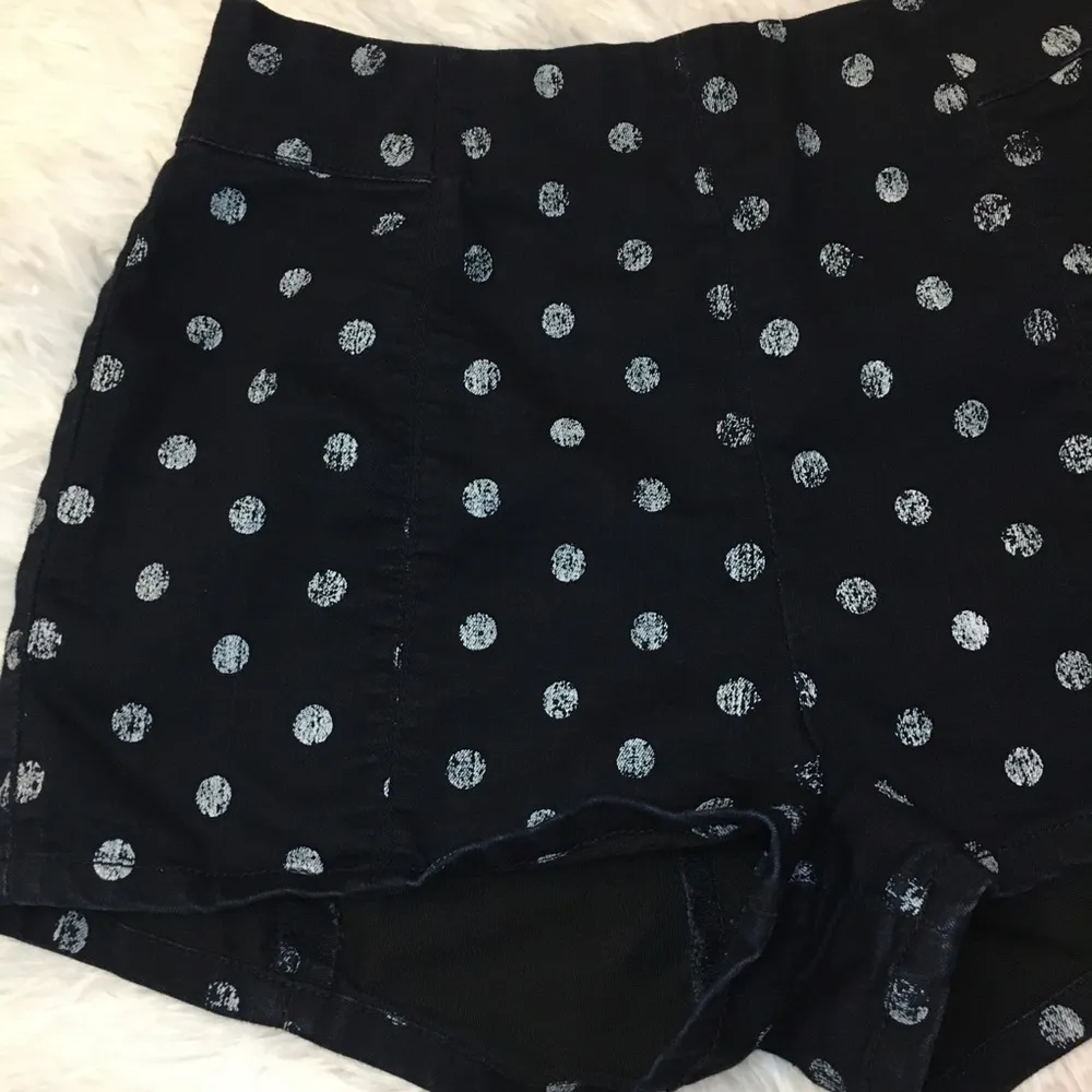 // KIMCHI BLUE Navy Blue Polka Dot High Waist Stretch Shorts 0 - Image 5