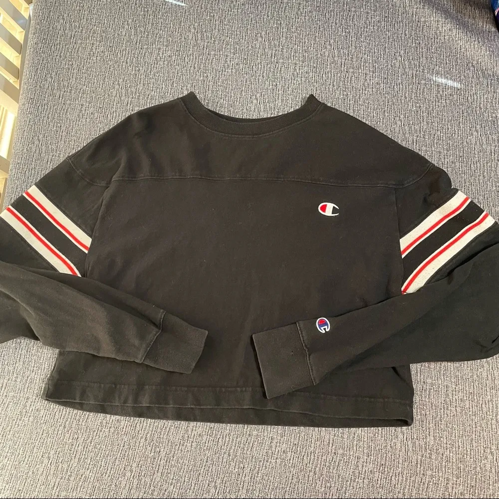 Champion Women’s Cropped Sweatshirt - Image 3