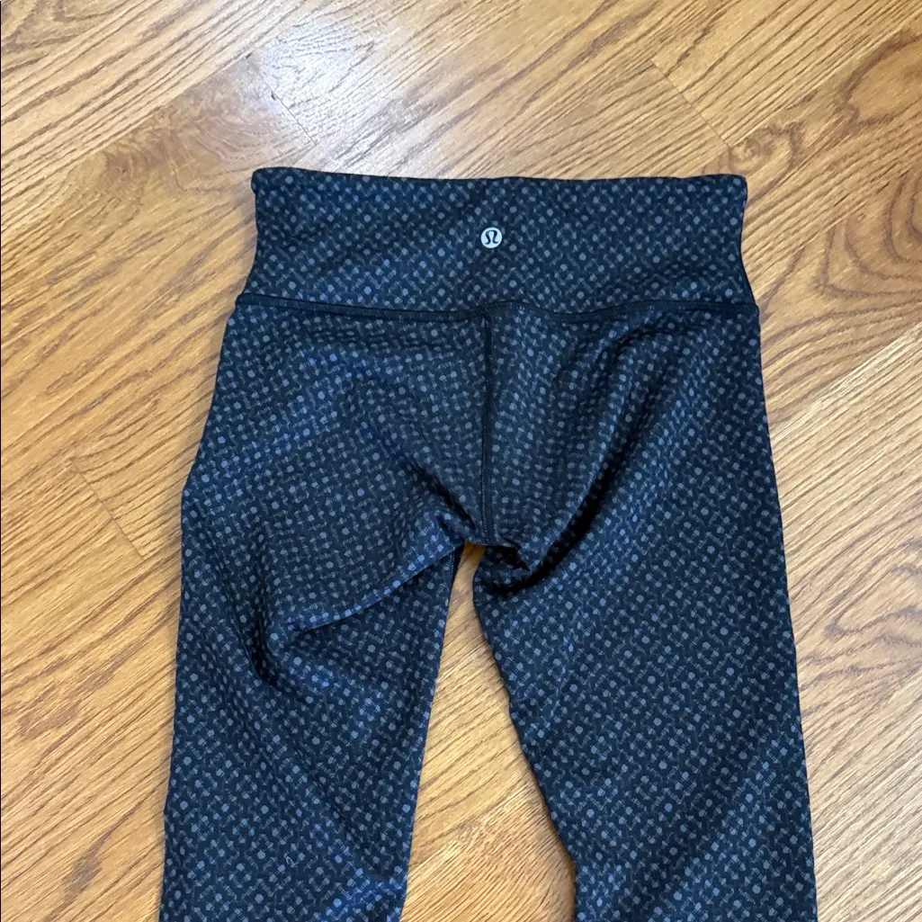 Lululemon Wunder Under Leggings Black Geometric Print Size 4 - Image 3