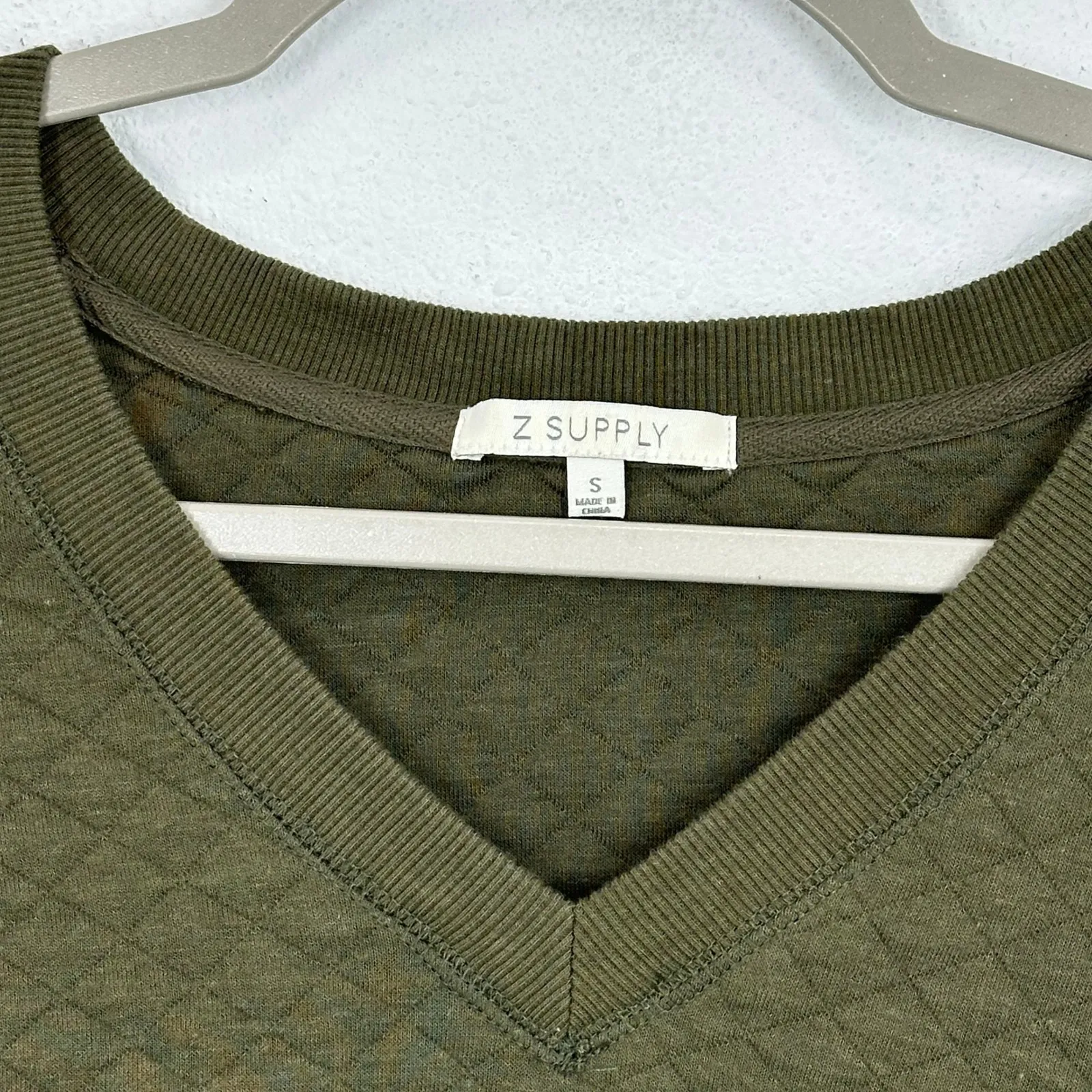 Z Supply Size Small Quilted V Neck Sweatshirt Olive Green Tunic Bamboo Blend - Image 3