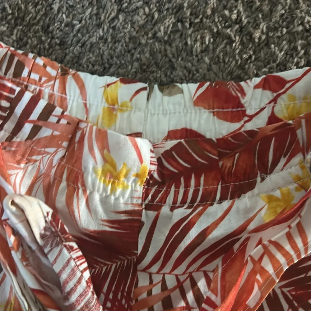 Land n Sea Women’s Linen Blend Tropical Print Shorts Sz Medium - Image 4