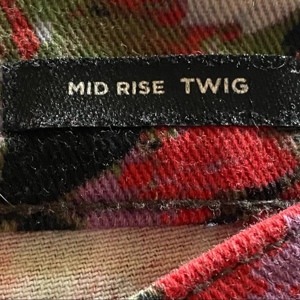 Urban Outfitters BDG Mid Rise Twig Ted Black Floral Printed Skinny Jeans Size 25 - Image 6