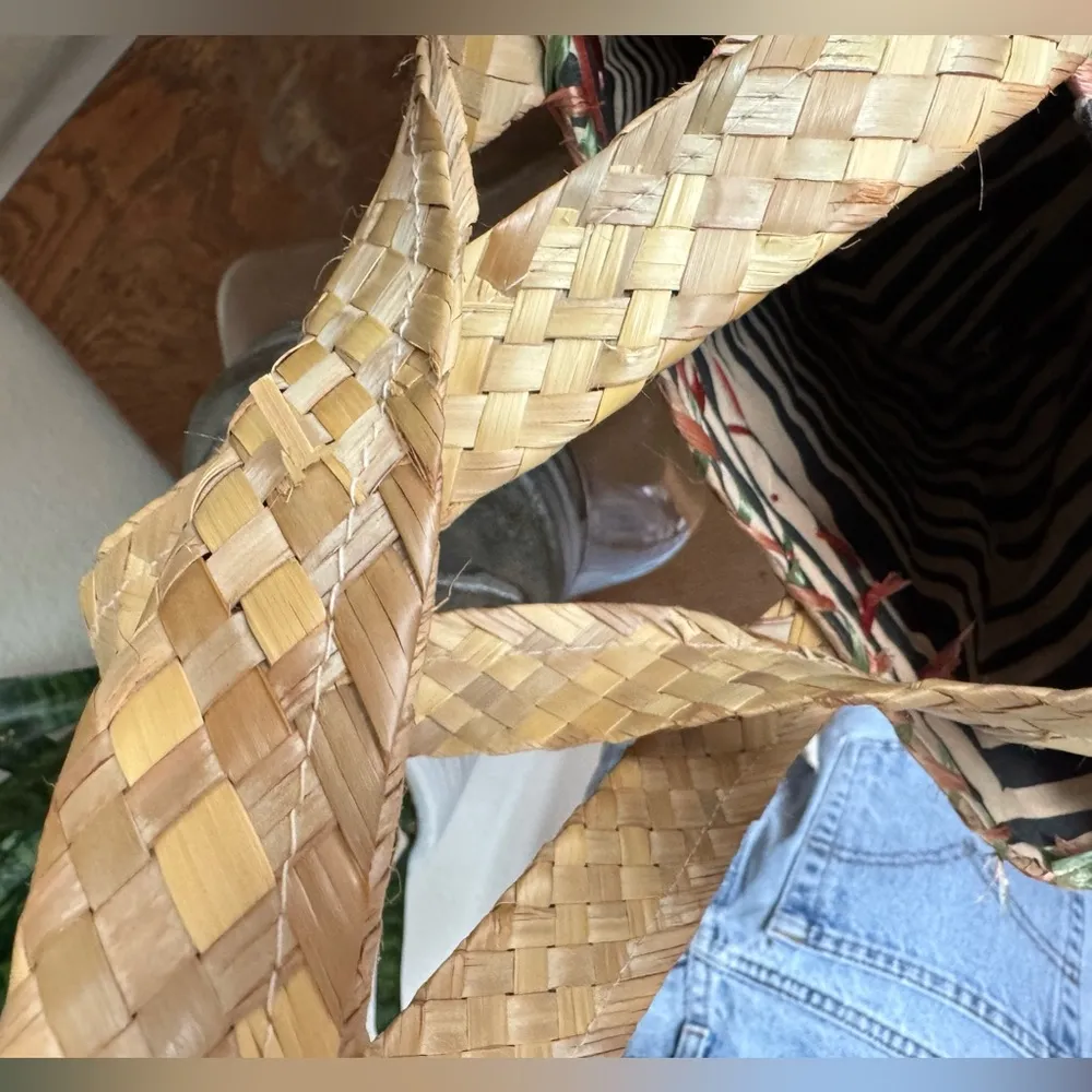 Hand‑woven Straw Floral Tote with “Bahamas” Stitching — Beach Chic 13″ Straw Bag Tan - Image 13