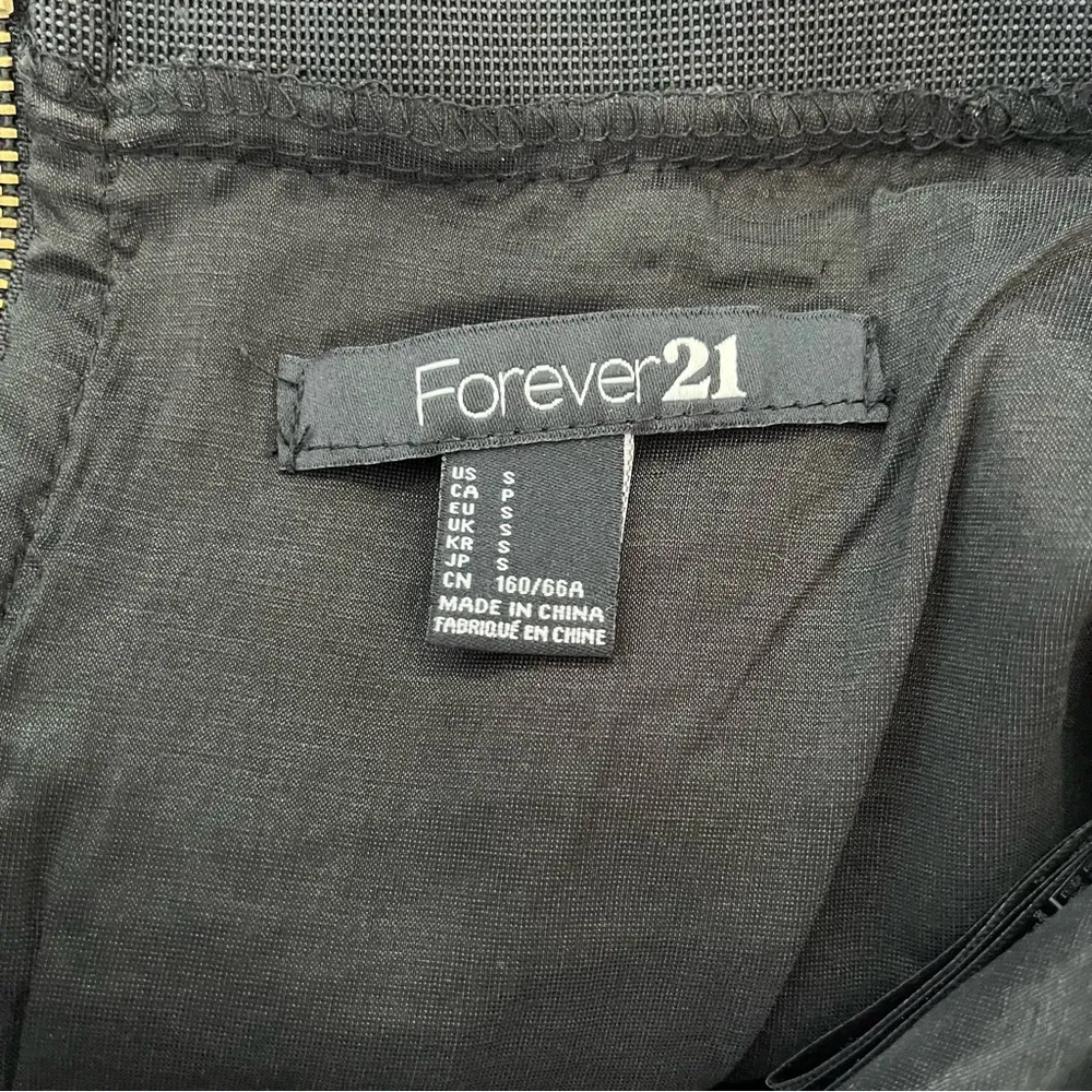 Vintage Forever 21 Black Lace Pencil Skirt with Gold Zipper Back Size Small XS - Image 5