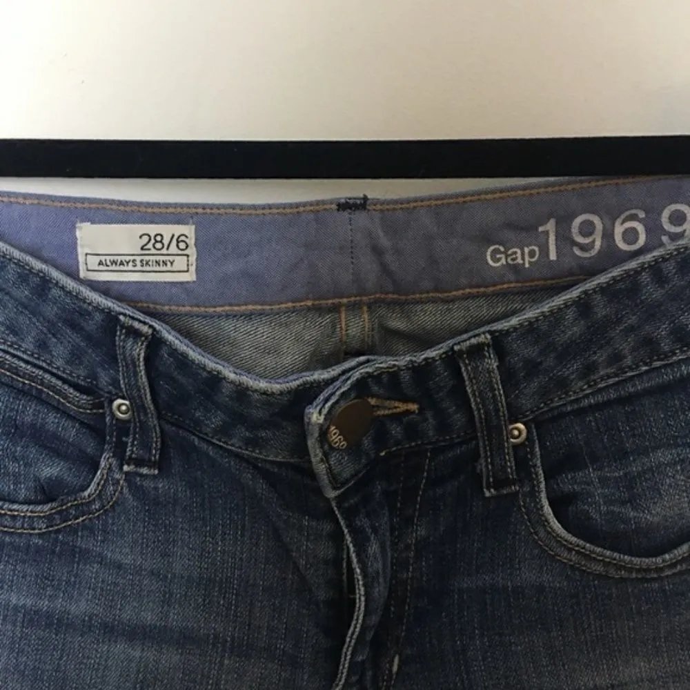 Gap  1969 SZ 28 Skinny Jeans - Image 6