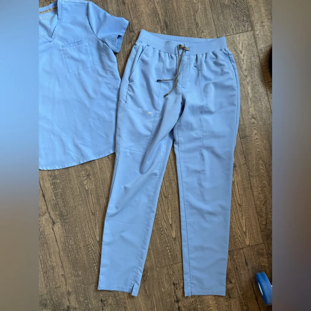 Fabletics Celi Blue Scrub Set- Vital Top & Ion Bottoms- Medium - Image 5