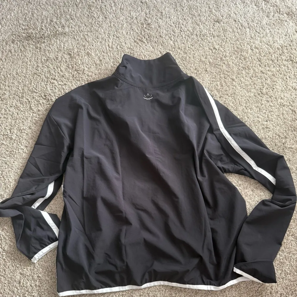 NWT Beyond Yoga Stretch Woven Course Contrast Half Zip Pullover size L black - Image 4