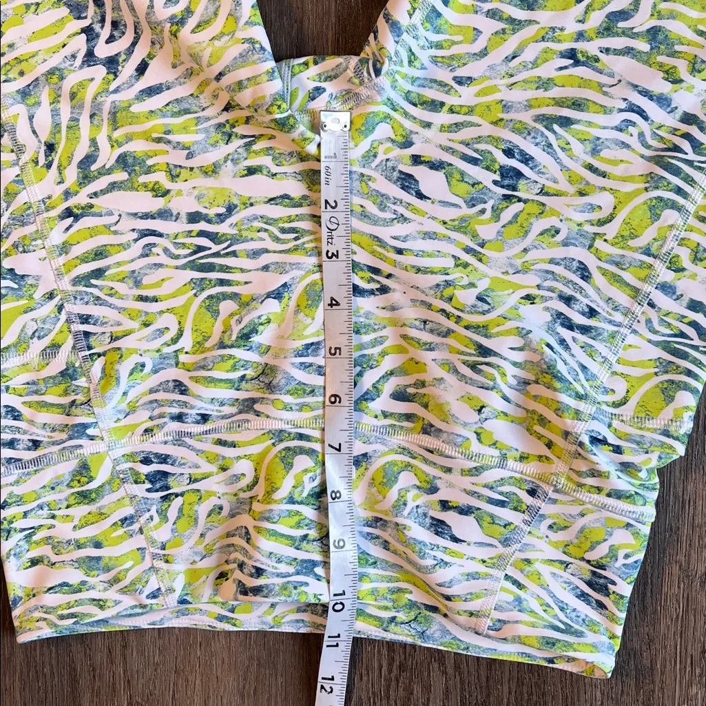 Kinesis Vibrant Swirl Patterned Women's Leggings w/side pockets Medium Blue - Image 7