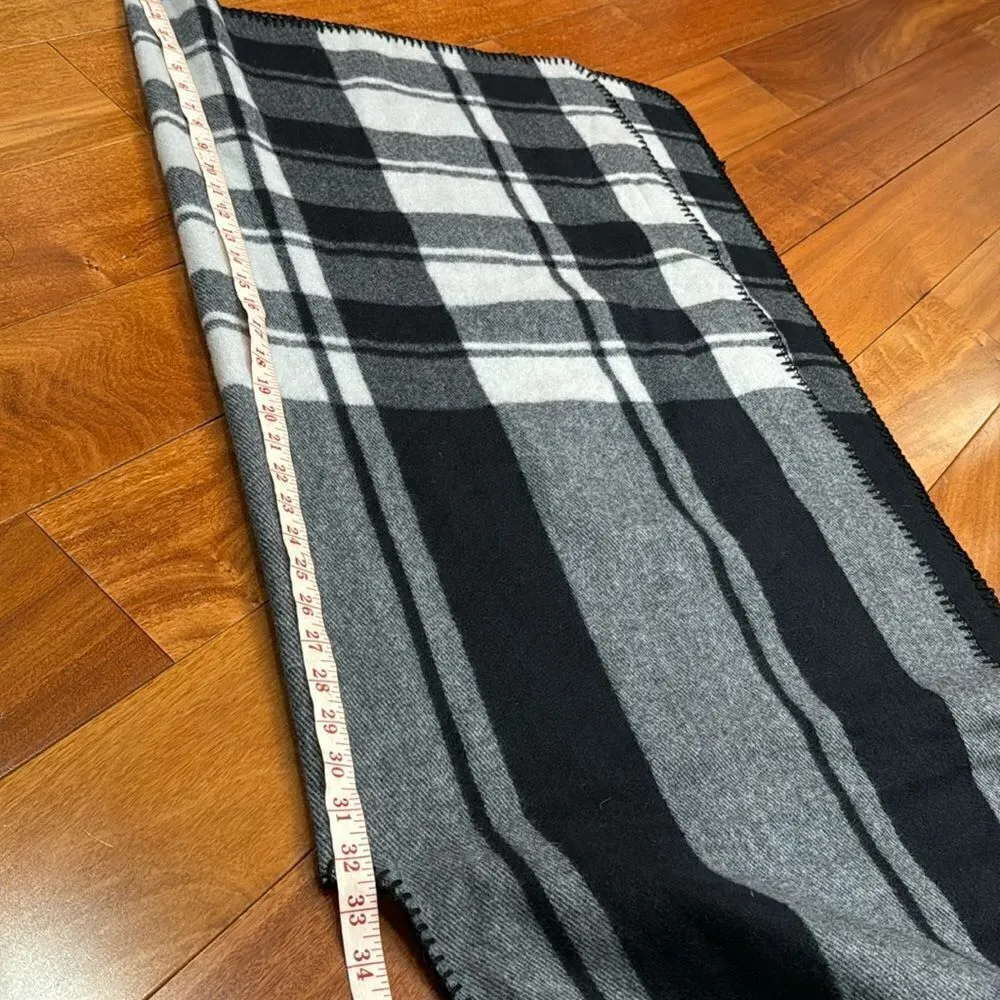 Woolrich Black & White Soft Poncho Wrap One Size - Image 9