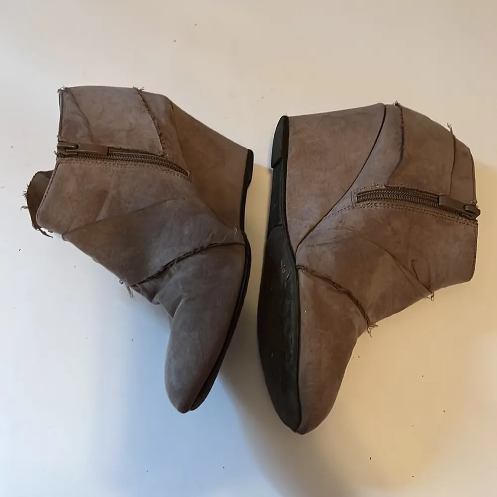 CL by Laundry Brown Boots Woman’s Size 8 Wedge Shies - Image 2