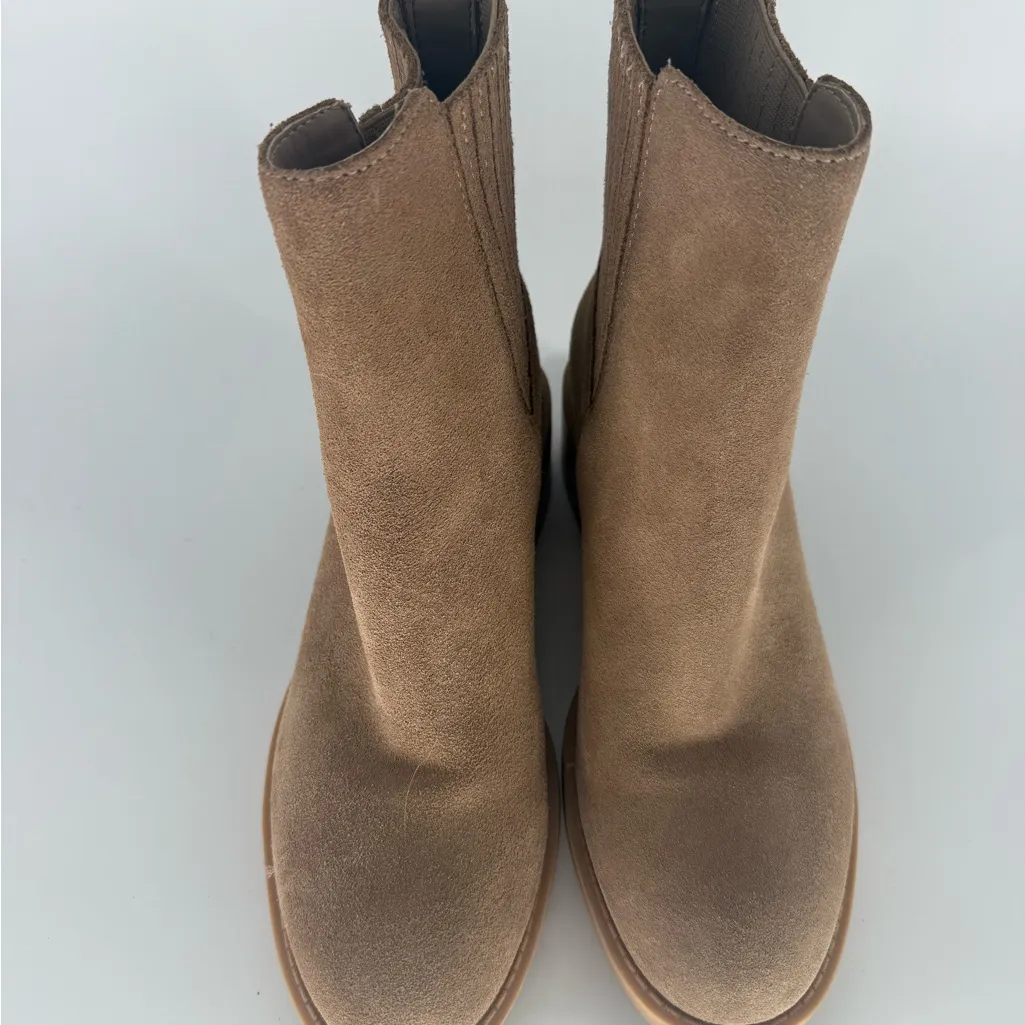 Dolce Vita Farlin Chelsea Bootie Ankle Boot Beige Brown Tan Suede Size 6 M EUC - Image 2