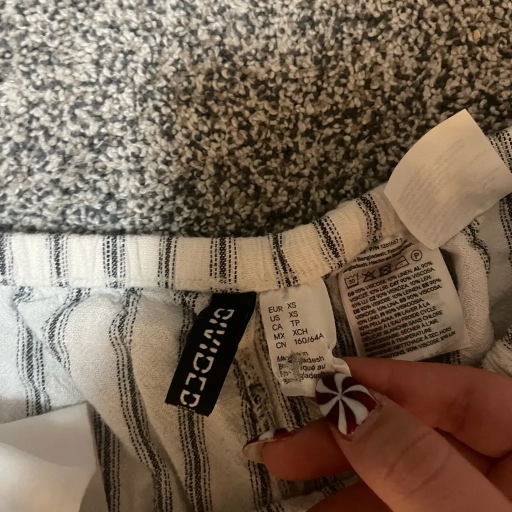 H&M Striped White and Gray Pants - Image 2