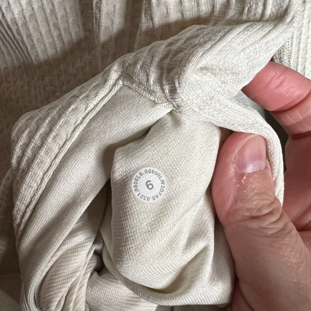 576. Lululemon Engineered Warmth Half Zip size 6 in white opal - Image 6