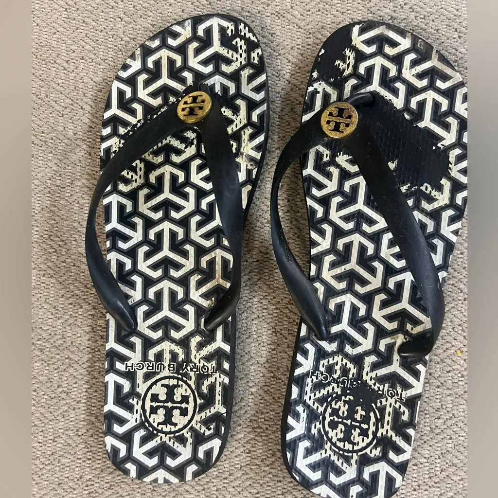 Tory Burch  Black & White Marbelized Patterned Flip Flops size 9 - Image 4