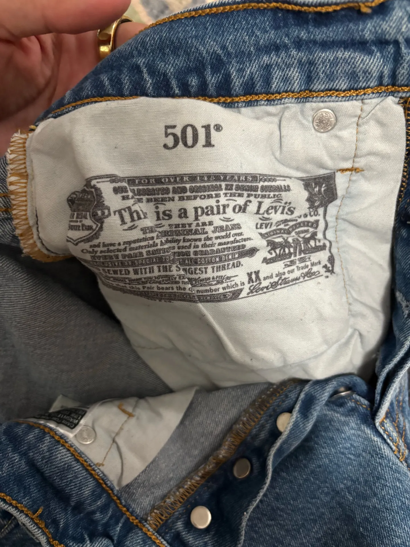 Levi’s 501 Shorts Button Fly - Image 4