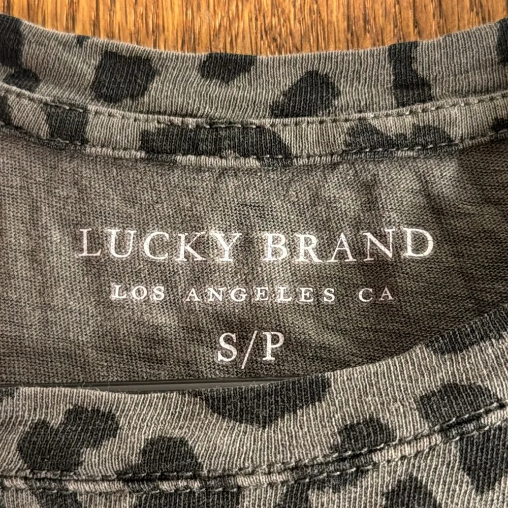 Lucky Brand Animal Print S/S Shirt Olive Black Size Small EUC #1033-OAK - Image 5