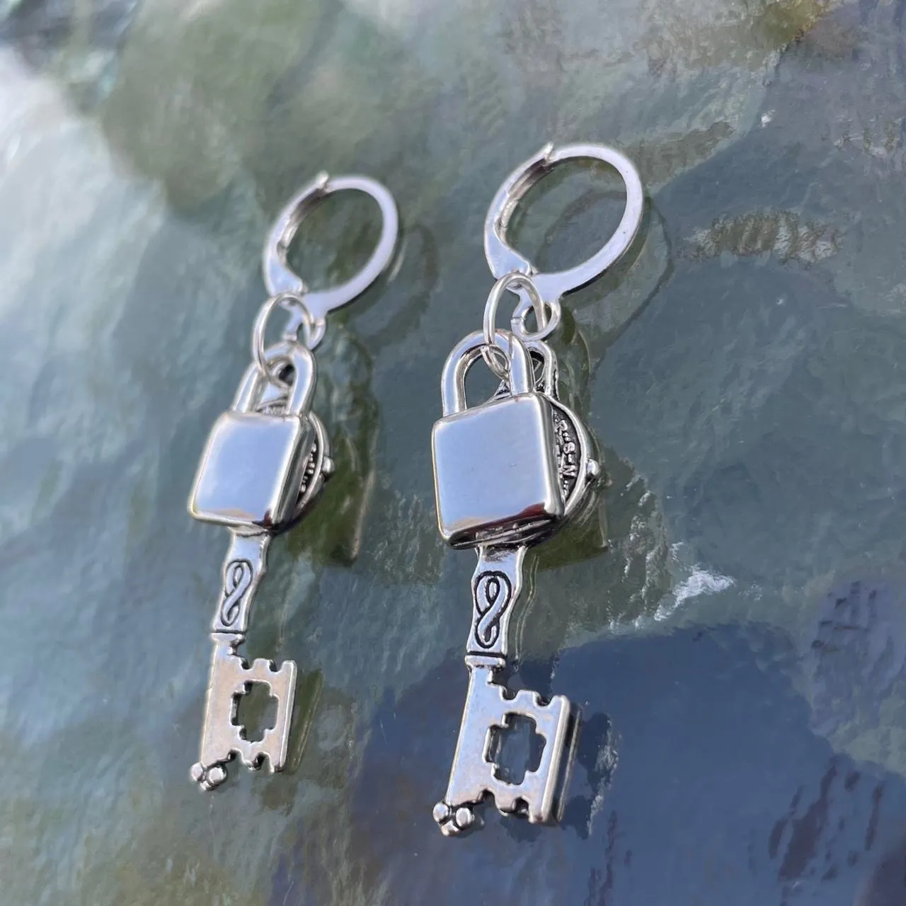 VINTAGE Y2K Silver keys and locks Hoop Earrings , HANDMADE Gothic Punk  - Image 4