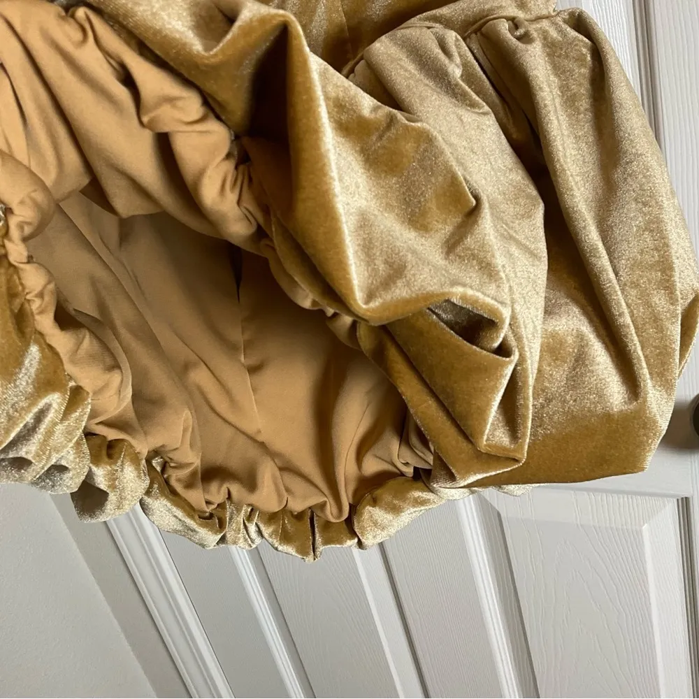 PrettyLittleThing golden Olive velvet embroidered detail puffball dress size 10 - Image 7