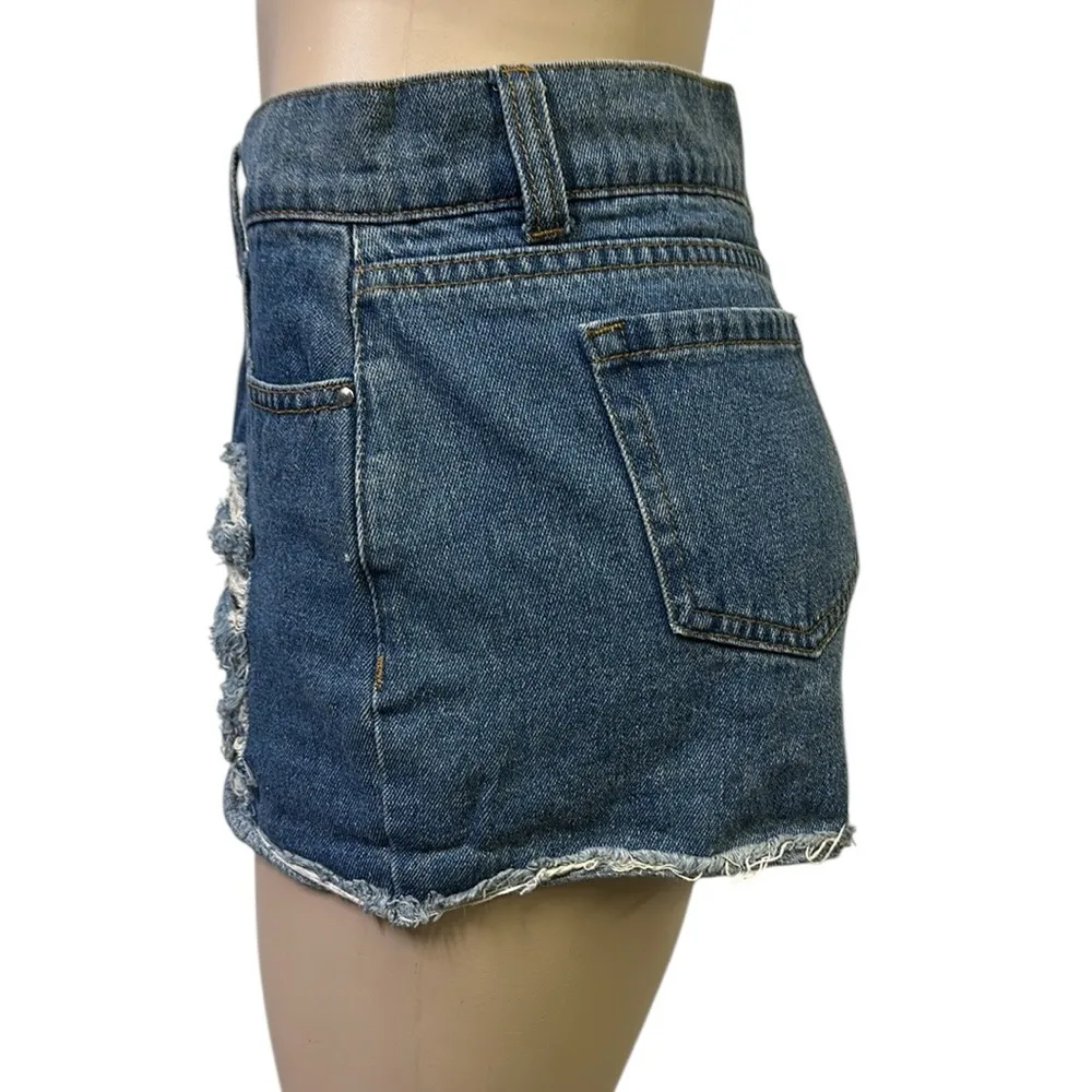 Pretty Little Thing High Rise Distressed Raw Hem Denim Blue Jean Shorts Size 8 - Image 2