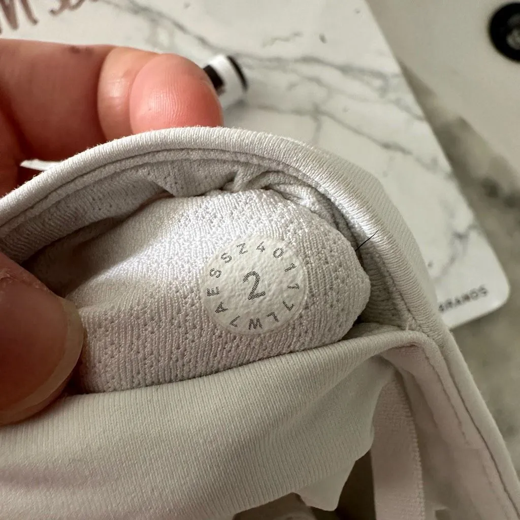 Lululemon Women’s 2 White Squad Goals Shorts - Image 5