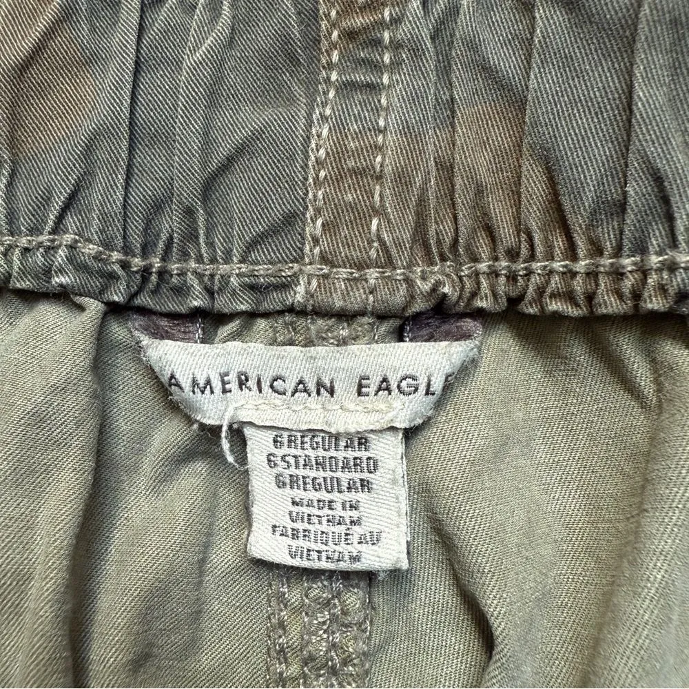 American Eagle  Camo Cargo Pants Size 6 Stretchy Comfy - Image 4