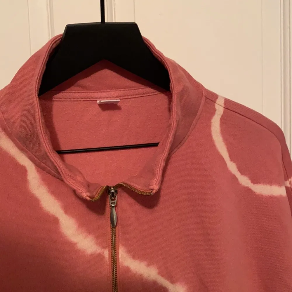 Old Navy zip mock neck pink tie dye sweatshirt, size large - Image 4