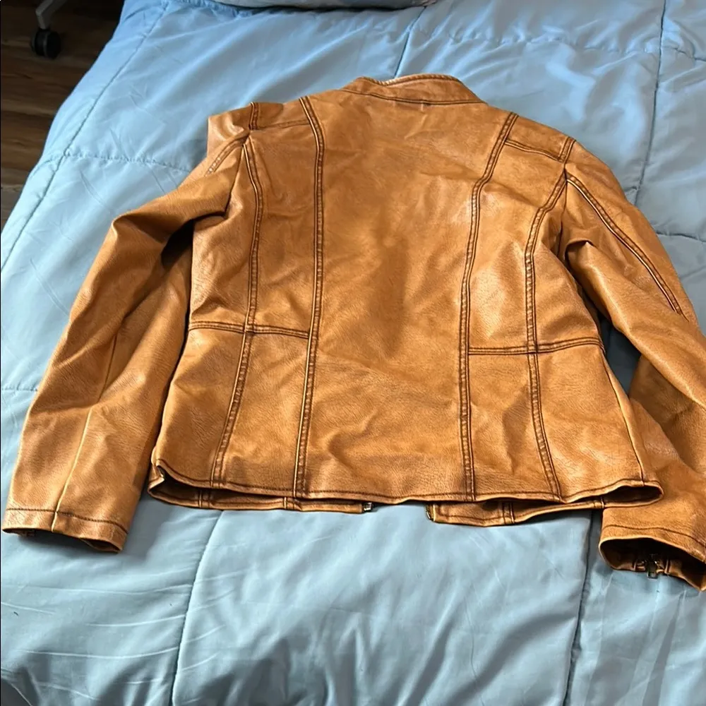 Tan Leather Motorcycle Jacket with Zipper Closure Size M - Image 4