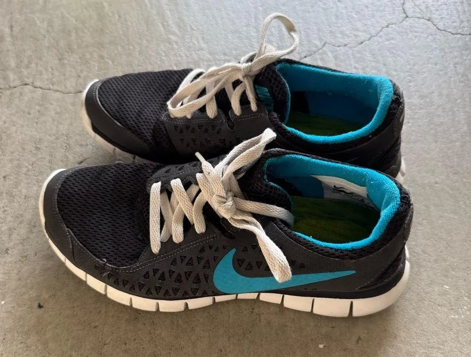 Nike / Women’s Free Run 2010 / black grey blue - Image 4