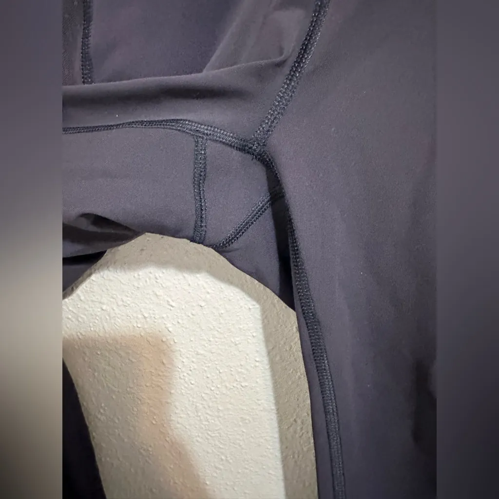 New without tags Lululemon Body Con Tight
Midnight Navy size 6 - Image 7
