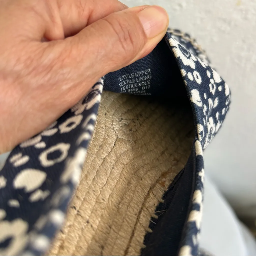 Tory Burch Blue and White Floral Espadrilles - Image 7