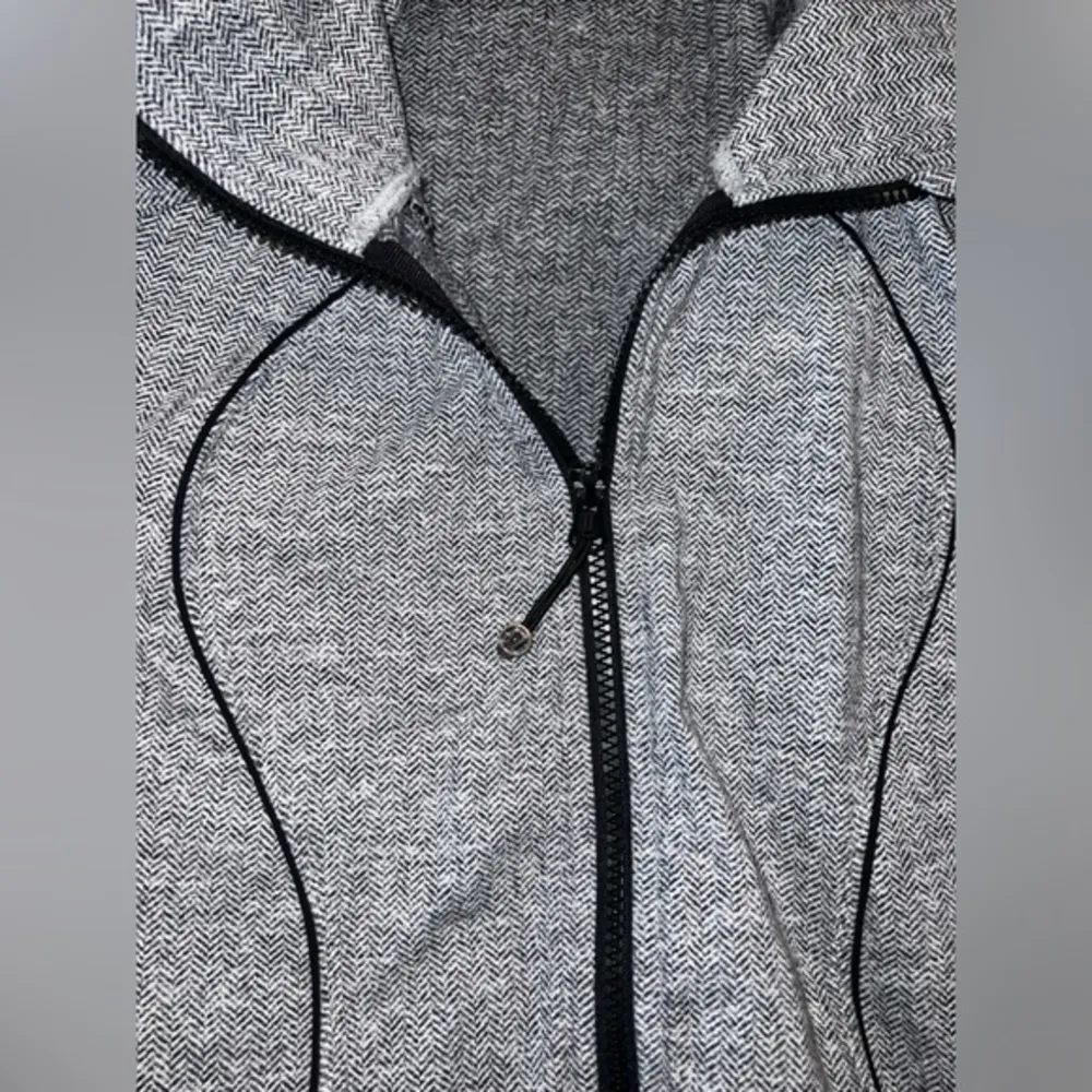 Lululemon  Nice‎ Asana Herringbone Jacket Size 6 - Image 3