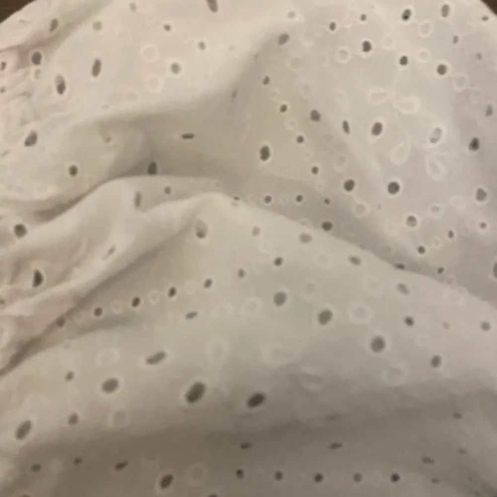 white eyelet puff sleeve top - Image 3