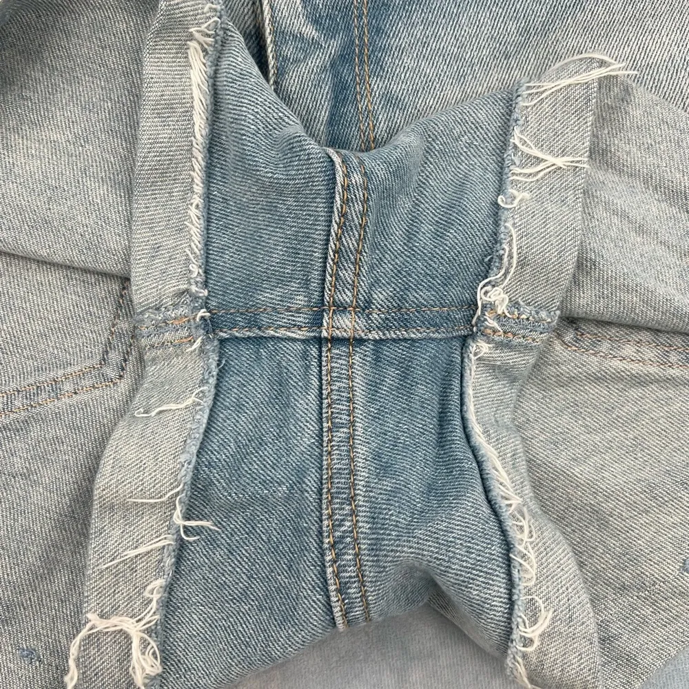 Hollister Co. Low Rise Short Short Embroidered Denim 15/32 - Image 4