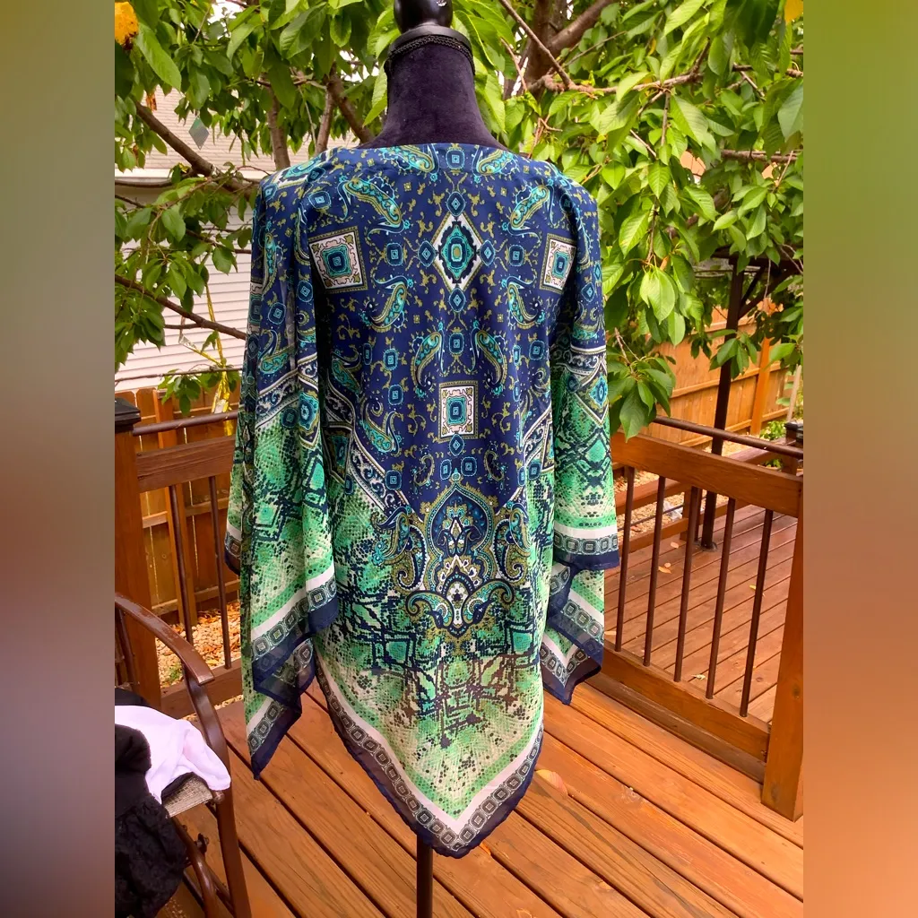 Nice dressy elegant blouse💙💚🤍 - Image 2