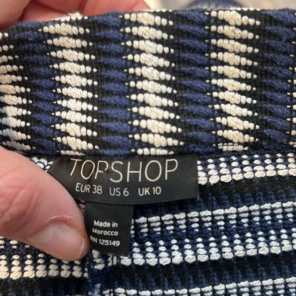 Top shop Striped Bkue, Black and White Women's micro shorts size 6. - Image 7