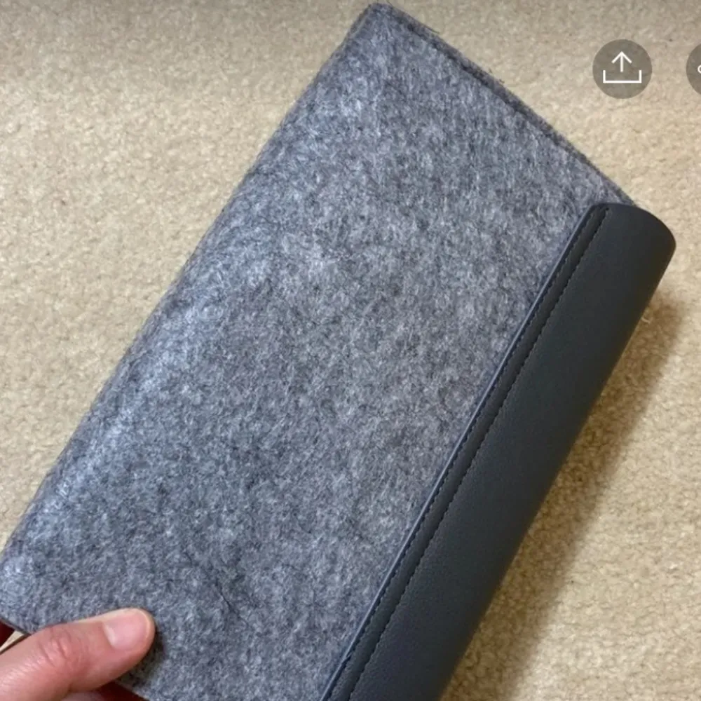 La Prarie clutch with brooch pin - Image 6