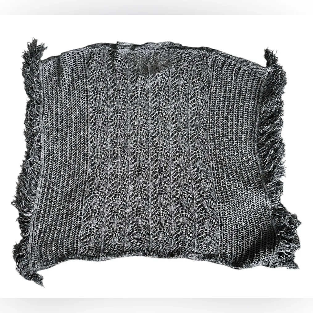 BCBG MAXAZRIA Knit Poncho. - Image 2