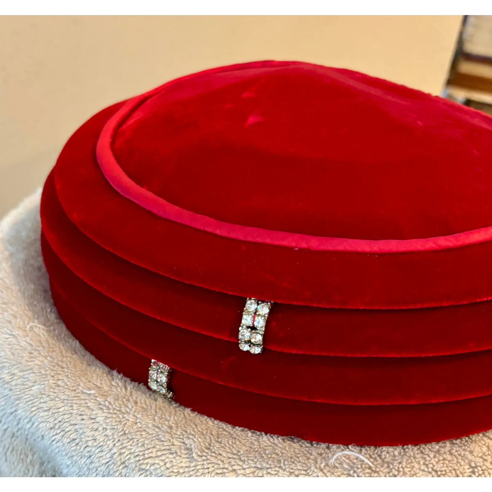 Womens Marche' Exclusive Red Velvet Vintage Hat Rhinestone Trim Fitted Pill Box - Image 3