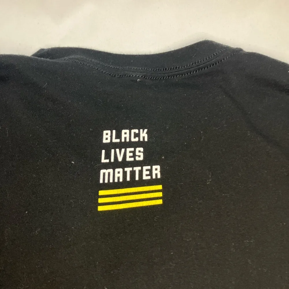 Black Lives Matter Celebrate Black Furtures short sleeve graphic tee size small - Image 5