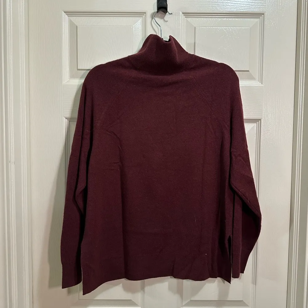 Women’s Saks Fifth Avenue Cashmere Mock Neck Sweater Purple Wine Size Medium - Image 4