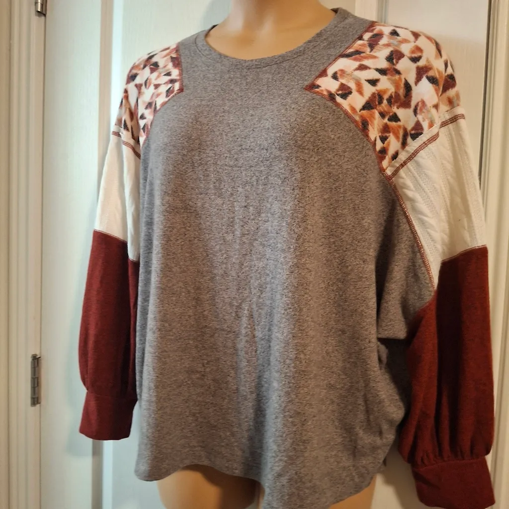 Maurices XXL Gray and Red Women's Top - Image 4