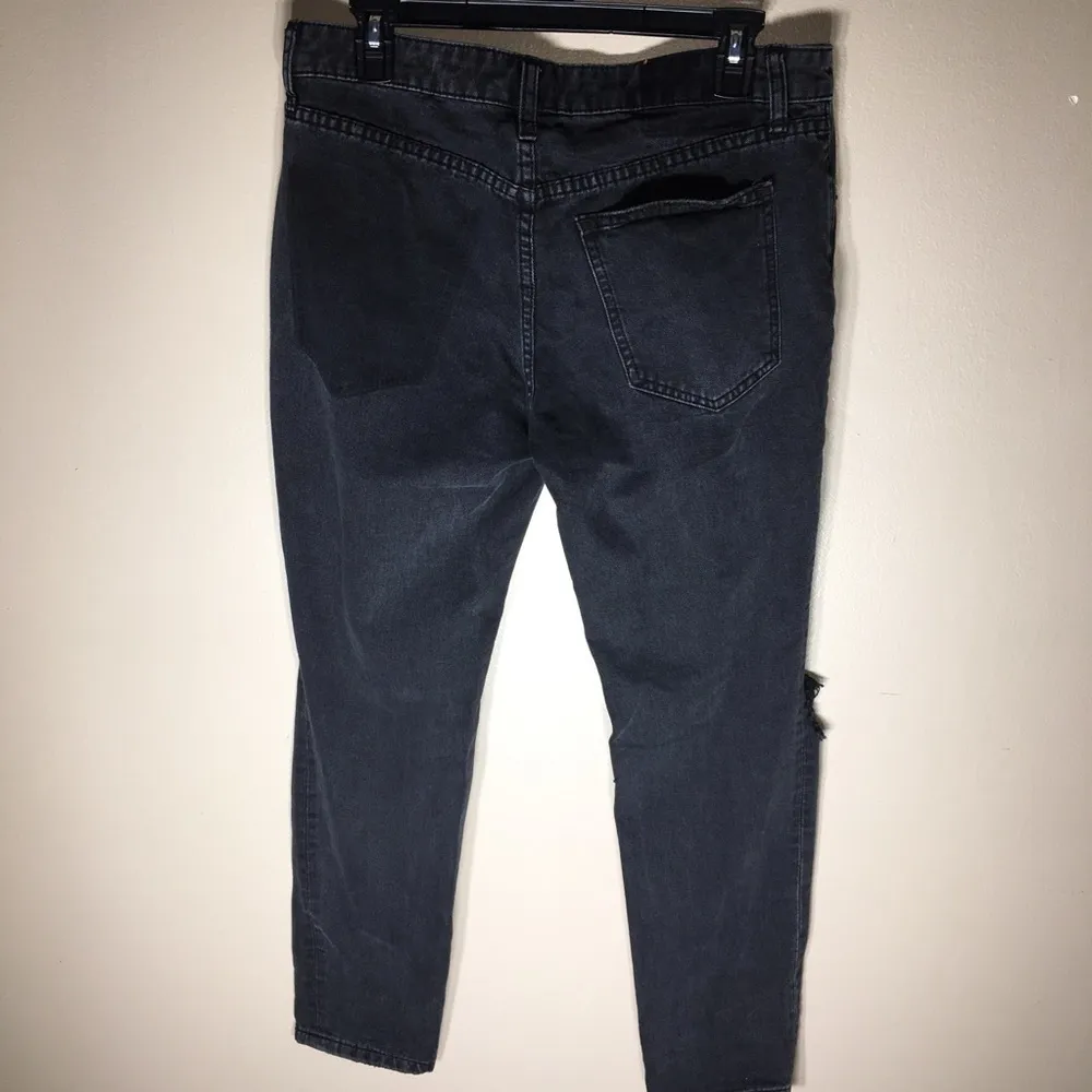 BDG slim bf low rise distressed jeans size 27​​​ - Image 6
