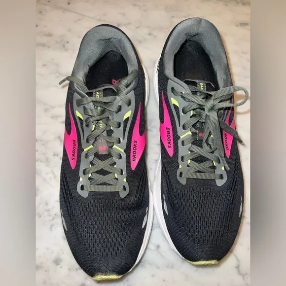 Brooks Adrenaline GTS 23
Size 11.5‎ - Image 2