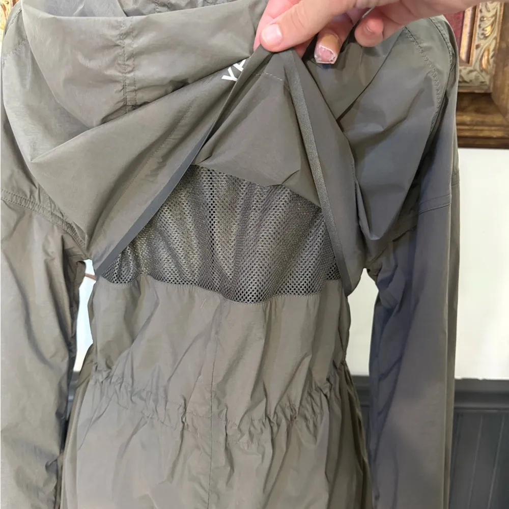 YPB Water Resistant Windbreaker Jacket With Drawstring Waist ~ Size XXS 💛🍄 - Image 6